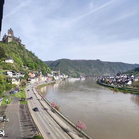 Panorama Oase Ferienwohnung Mit Blick Auf Mosel Und Reichsburg Cochem Bagian luar foto