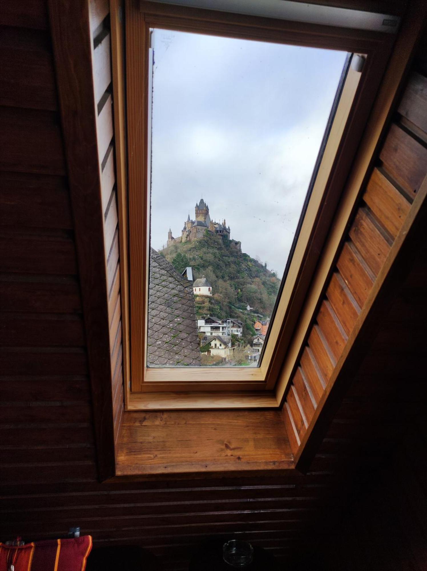 Panorama Oase Ferienwohnung Mit Blick Auf Mosel Und Reichsburg Cochem Bagian luar foto